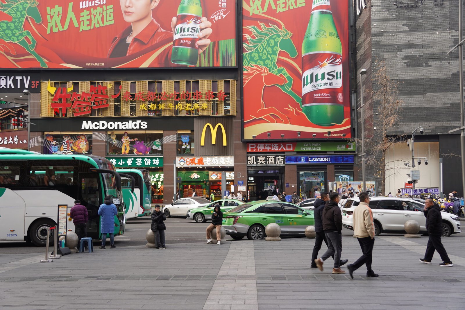 Chengdu carries the peaceful feeling of a city with deep history — Photo by Tan Tai Nguyen