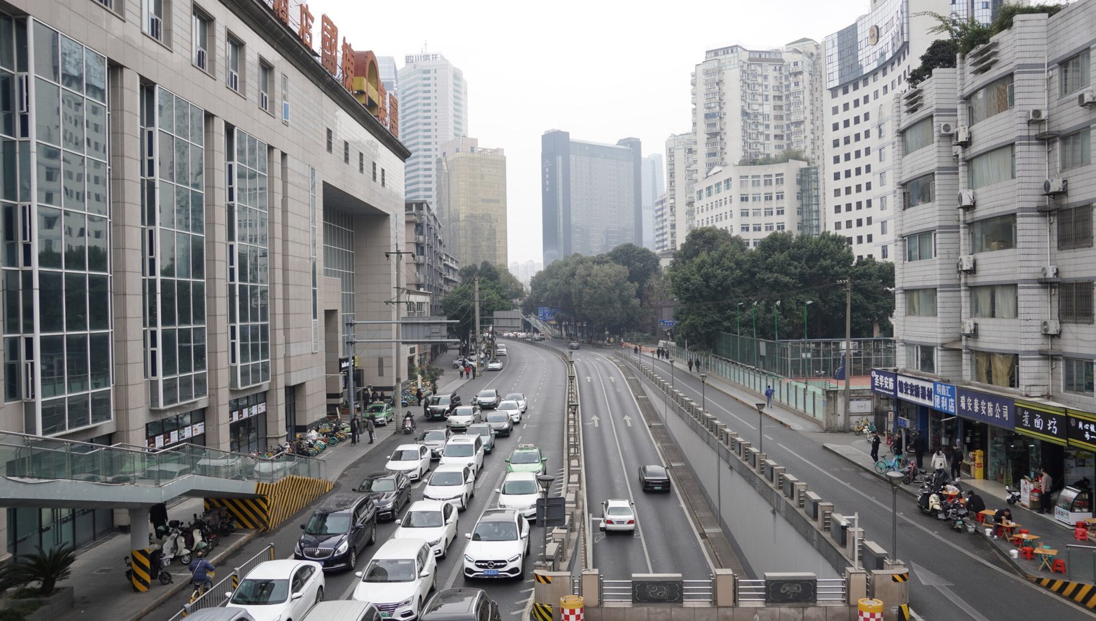 Streets of Chengdu — Photo by Tan Tai Nguyen